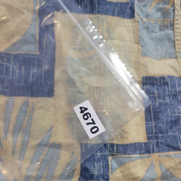 Batik Bay Shirt Mens Medium Blue Tan Geometric Hawaiian Island Reverse Print - Picture 7 of 7